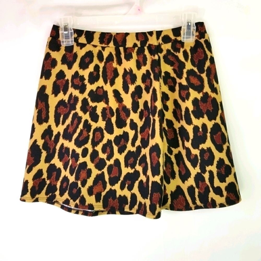 Olivia Rae Animal Print Skirt. Size L.